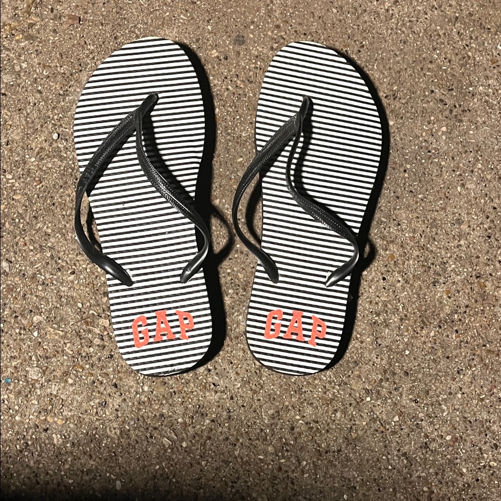 GAP Monochrome Striped Flip Flops